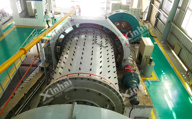 某铜矿格子型球磨机磨矿现场